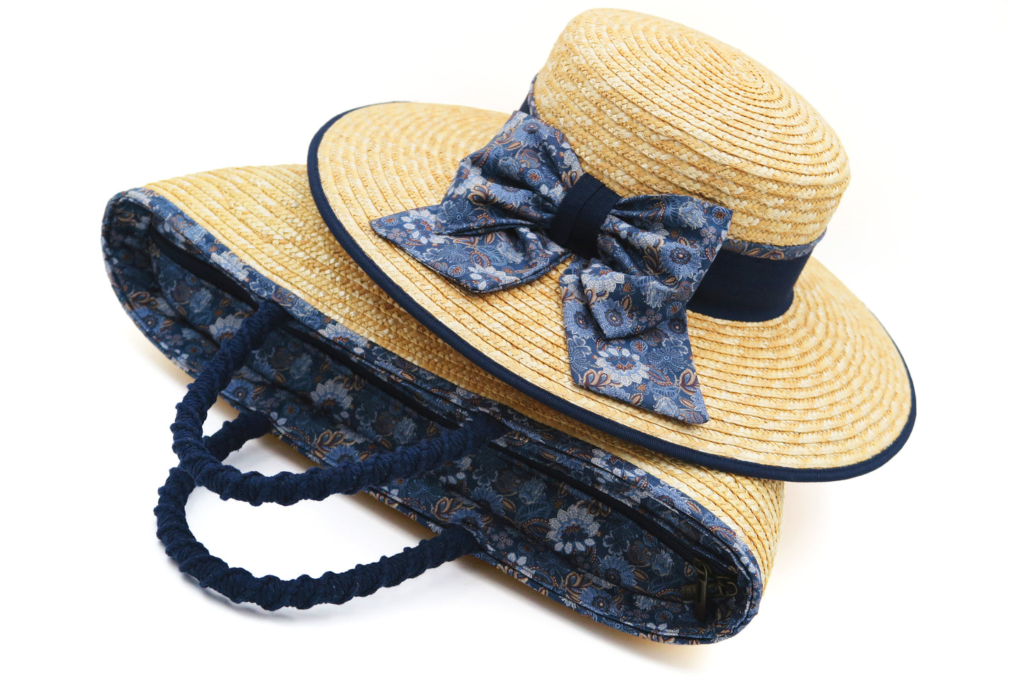 Borsa ricamata in paglia con fodera interana con fantasia